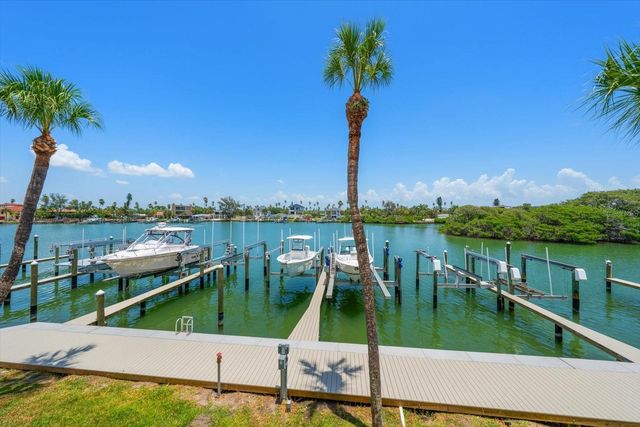 3111 PASS A GRILLE WAY 110, St Petersburg, FL 33706