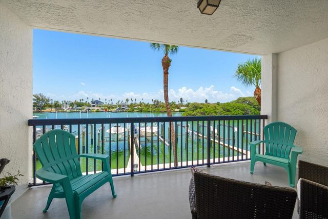 3111 PASS A GRILLE WAY 110, St Petersburg, FL 33706