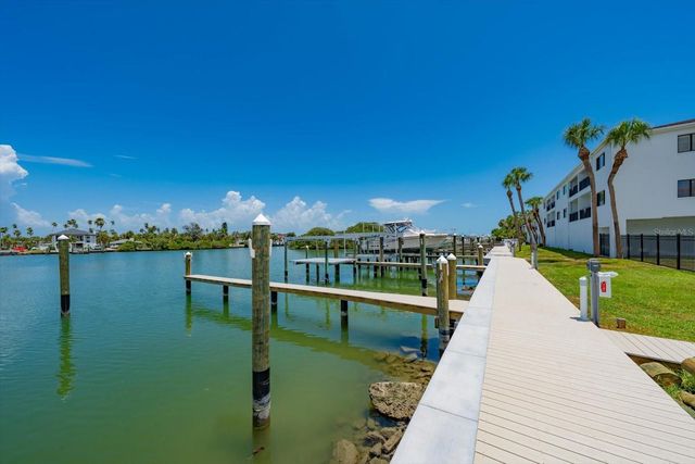 3111 PASS A GRILLE WAY 110, St Petersburg, FL 33706