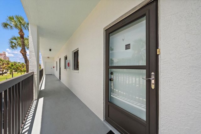 3111 PASS A GRILLE WAY 110, St Petersburg, FL 33706