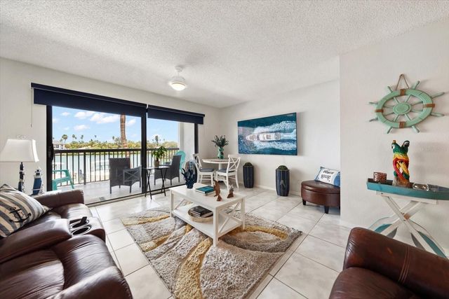 3111 PASS A GRILLE WAY 110, St Petersburg, FL 33706