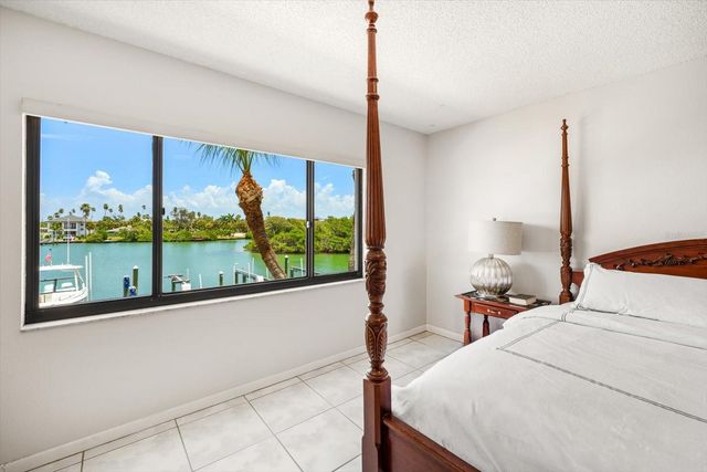 3111 PASS A GRILLE WAY 110, St Petersburg, FL 33706