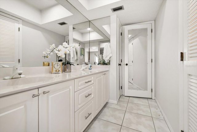 3111 PASS A GRILLE WAY 110, St Petersburg, FL 33706