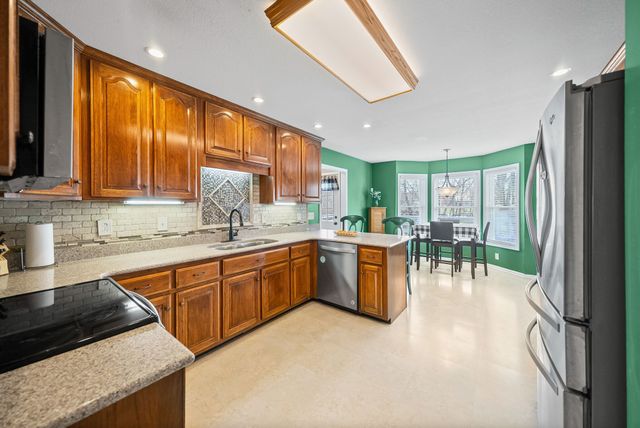 546 Christel Springs Dr, Clarksville, TN 37043