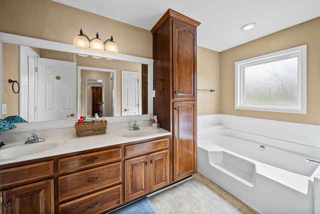 546 Christel Springs Dr, Clarksville, TN 37043