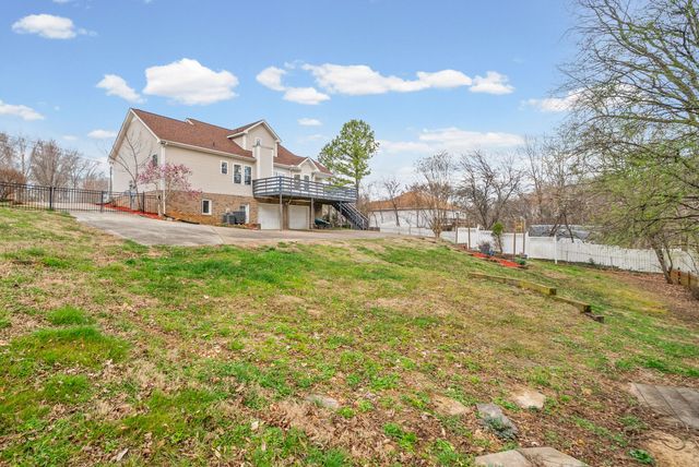 546 Christel Springs Dr, Clarksville, TN 37043