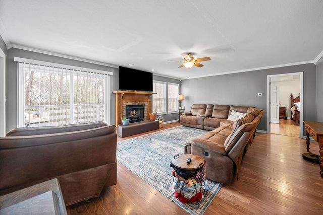 546 Christel Springs Dr, Clarksville, TN 37043