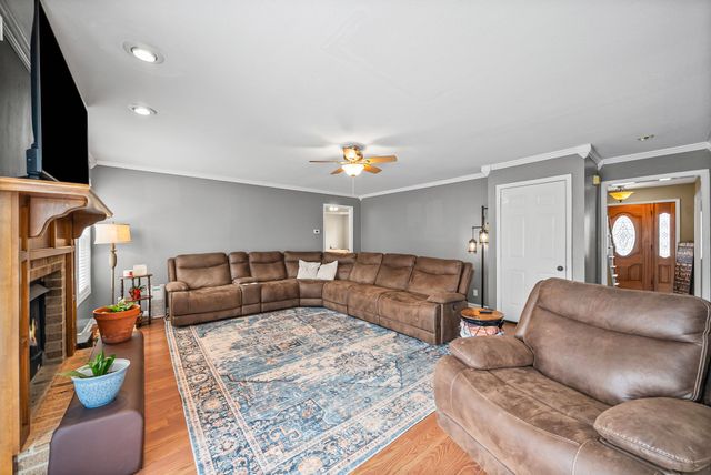 546 Christel Springs Dr, Clarksville, TN 37043