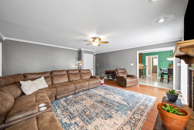 546 Christel Springs Dr, Clarksville, TN 37043