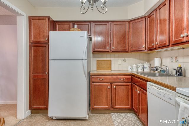 40 Hickory Hill 40, Southington, CT 06489