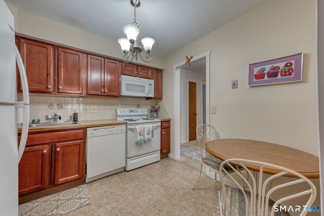 40 Hickory Hill 40, Southington, CT 06489