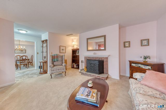 40 Hickory Hill 40, Southington, CT 06489