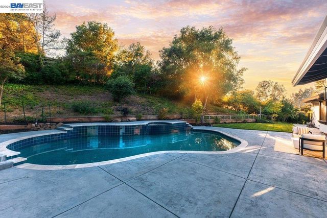 481 Montcrest Pl, Danville, CA 94526