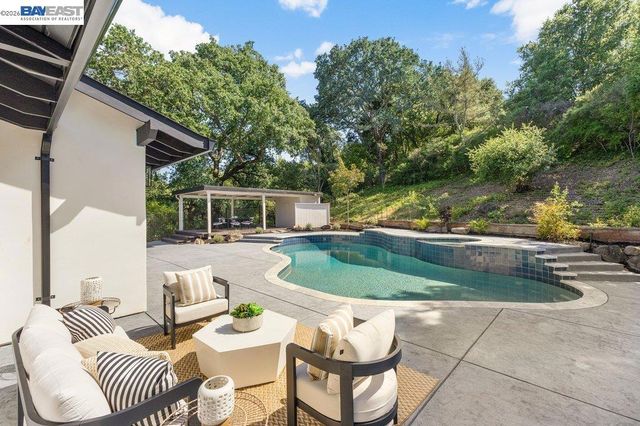 481 Montcrest Pl, Danville, CA 94526