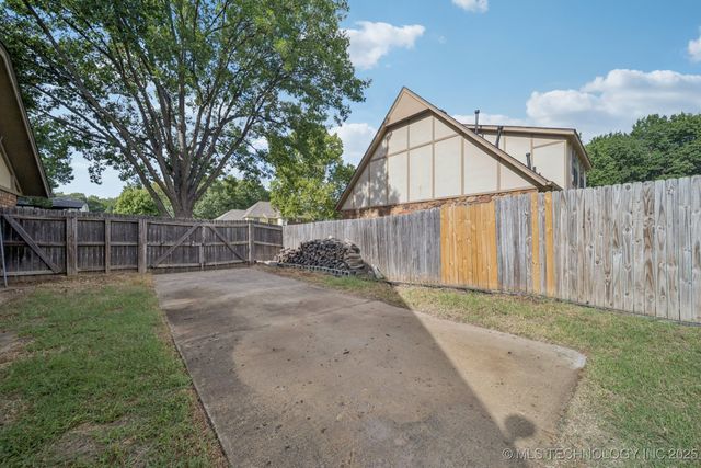 5104 E 97th Court, Tulsa, OK 74137