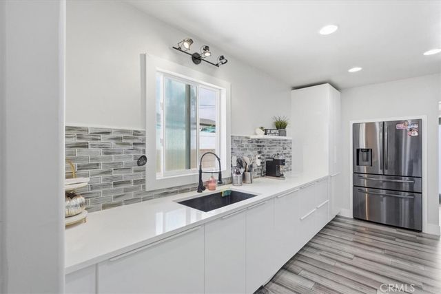 2215 N Spurgeon Street, Santa Ana, CA 92706