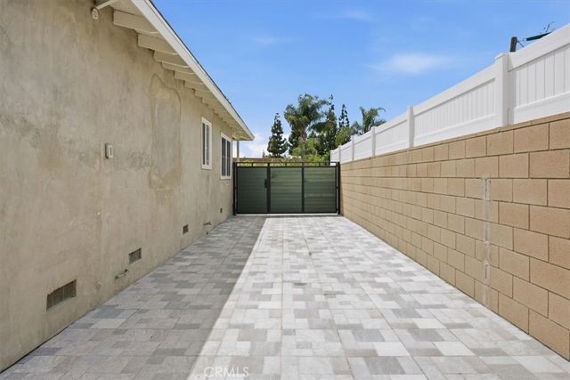 2215 N Spurgeon Street, Santa Ana, CA 92706
