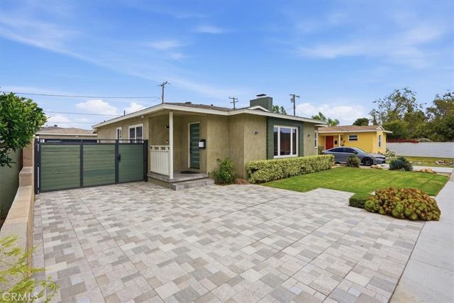 2215 N Spurgeon Street, Santa Ana, CA 92706