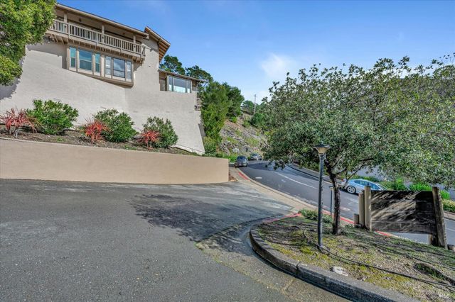 60 Marinero Cir, Tiburon, CA 94920