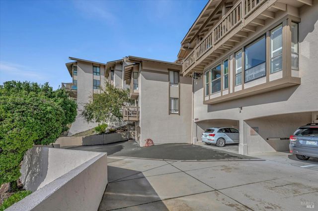 60 Marinero Cir, Tiburon, CA 94920