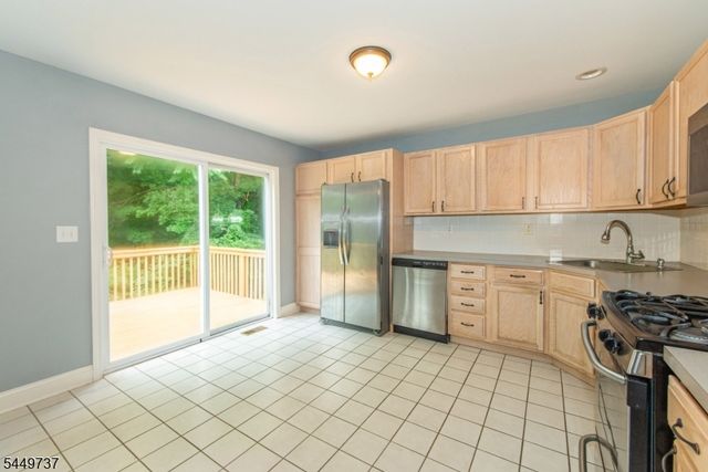 12 Pale Star Ct, Hardyston Twp., NJ 07419