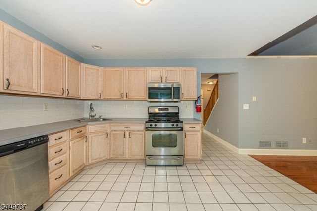 12 Pale Star Ct, Hardyston Twp., NJ 07419