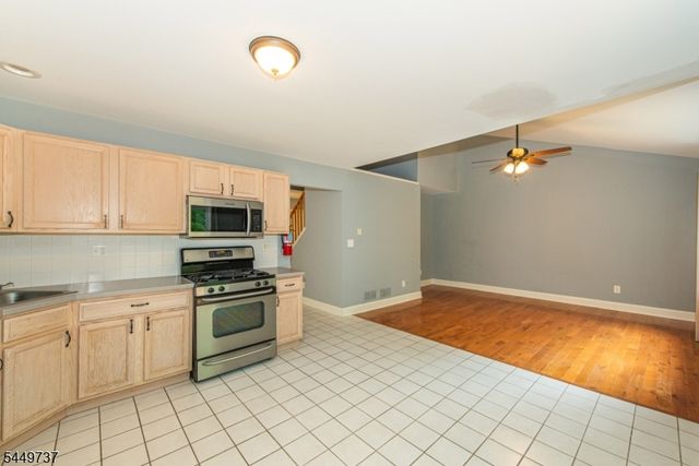 12 Pale Star Ct, Hardyston Twp., NJ 07419