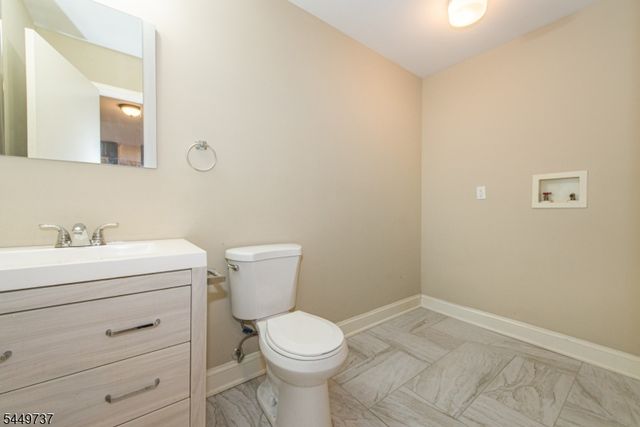 12 Pale Star Ct, Hardyston Twp., NJ 07419
