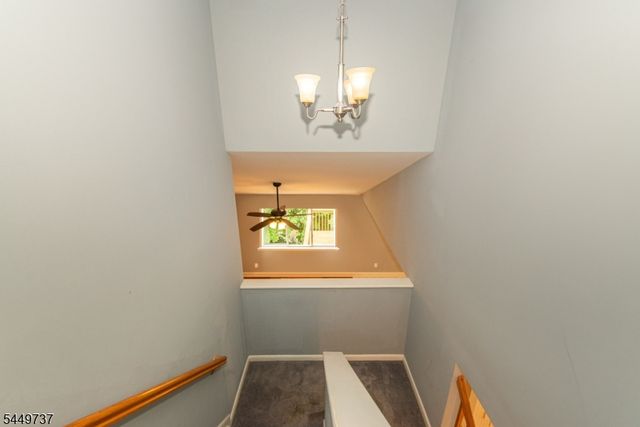 12 Pale Star Ct, Hardyston Twp., NJ 07419