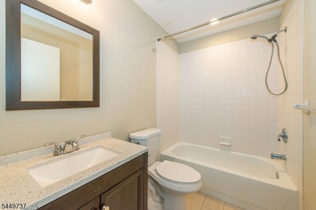 12 Pale Star Ct, Hardyston Twp., NJ 07419