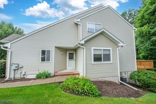12 Pale Star Ct, Hardyston Twp., NJ 07419