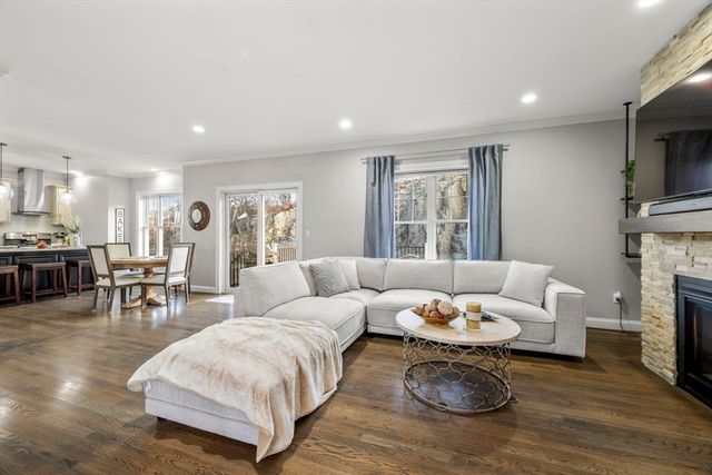 11 Osborne Hill Rd, Salem, MA 01970