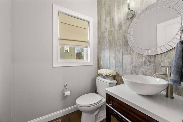 11 Osborne Hill Rd, Salem, MA 01970