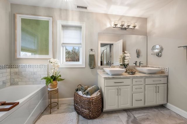 11 Osborne Hill Rd, Salem, MA 01970