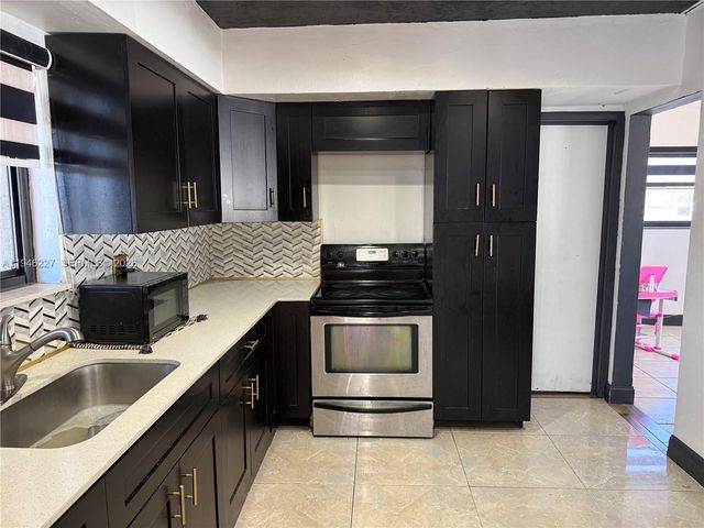 1241 NW 196th St, Miami Gardens, FL 33169