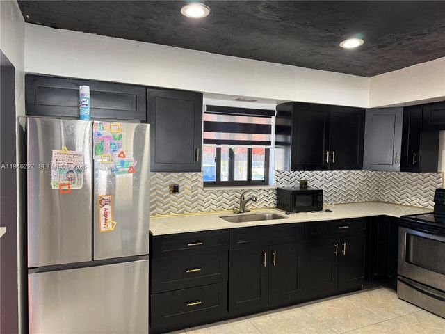 1241 NW 196th St, Miami Gardens, FL 33169