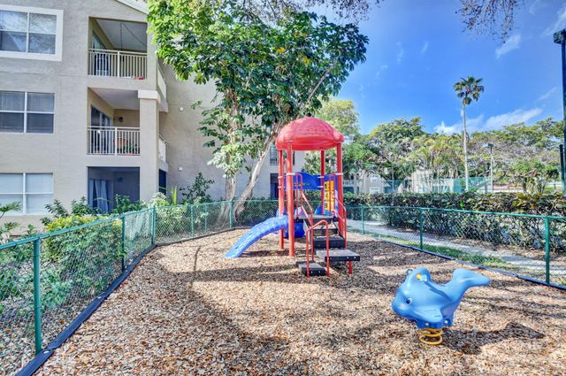 1745 Palm Cove Boulevard 3-305, Delray Beach, FL 33445