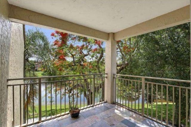 1745 Palm Cove Boulevard 3-305, Delray Beach, FL 33445