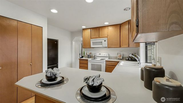 23915 SE 42nd Court, Sammamish, WA 98029