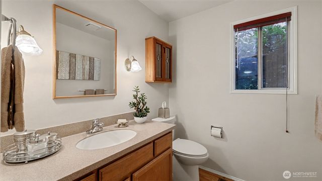 23915 SE 42nd Court, Sammamish, WA 98029