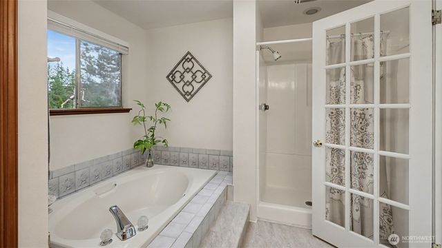 23915 SE 42nd Court, Sammamish, WA 98029