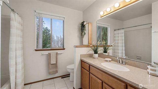 23915 SE 42nd Court, Sammamish, WA 98029