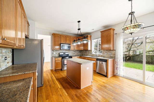 9 Lilac Court, Bolingbrook, IL 60490