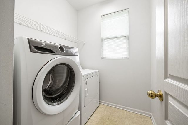 9 Lilac Court, Bolingbrook, IL 60490