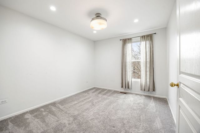 9 Lilac Court, Bolingbrook, IL 60490