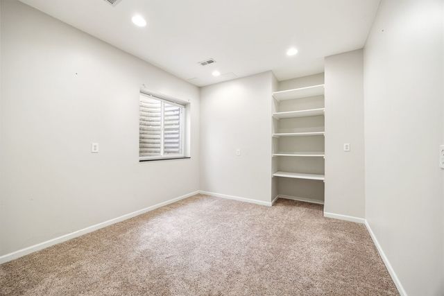 9 Lilac Court, Bolingbrook, IL 60490