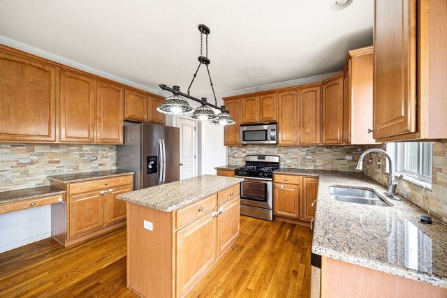 9 Lilac Court, Bolingbrook, IL 60490