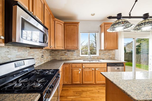 9 Lilac Court, Bolingbrook, IL 60490