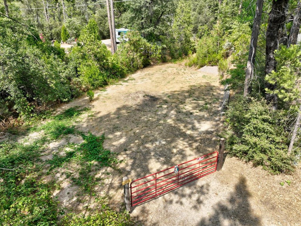 Image 11 of property listing at 53295 Road 432, Bass Lake, CA 93604