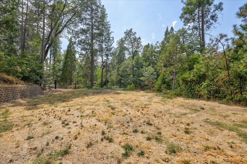 Image 6 of property listing at 53295 Road 432, Bass Lake, CA 93604